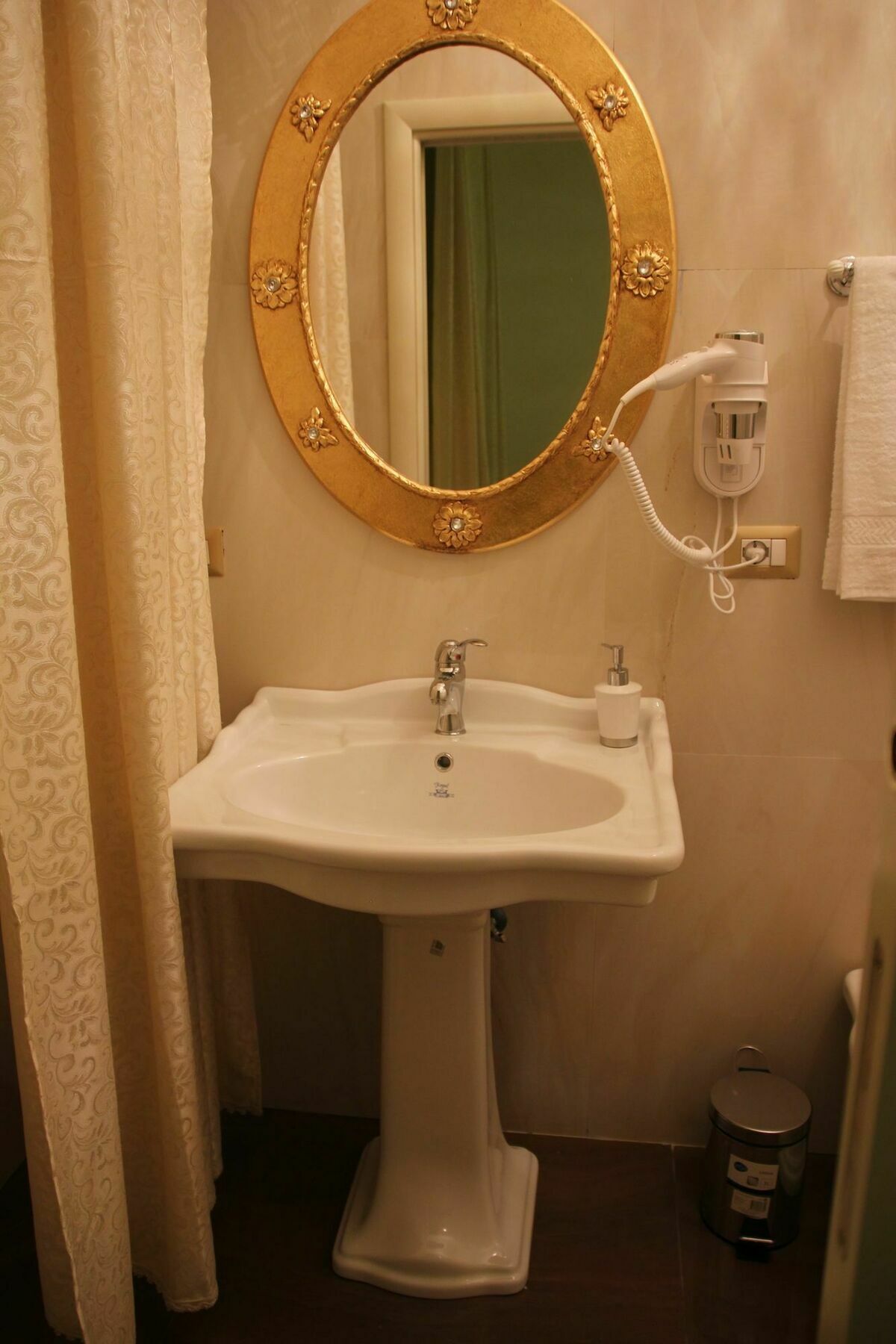 Stazione Guesthousemariafrancesca Hotel
